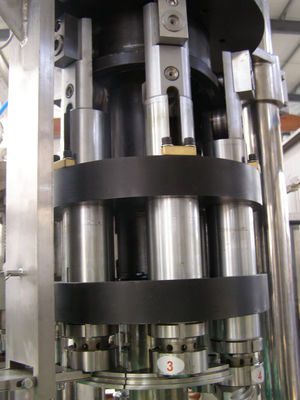 Rotary Glass Bottle Filling Machine for Fruit Juice / Soda , Electric Driven 220V / 380V 4Kw